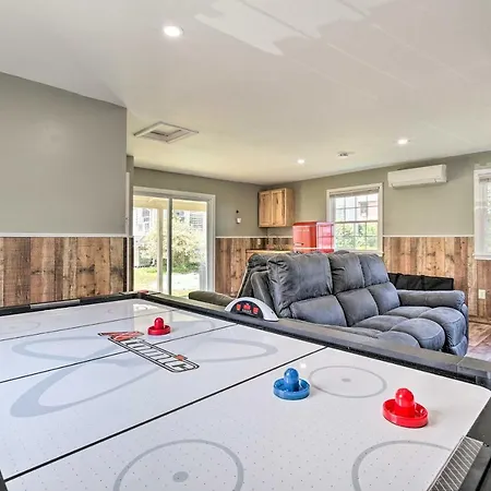 Cheery Family Escape With Game Room And Fire Pit!